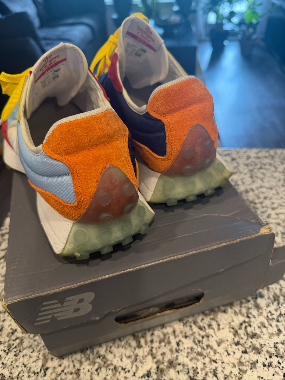 NEW BALANCE 327 - Picture 4 of 9
